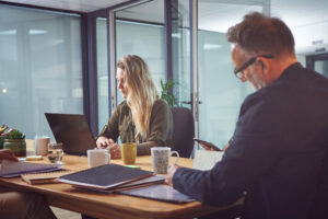 Marketing Manager vs Agency Retainer: What Delivers Better ROI for 2026–27?